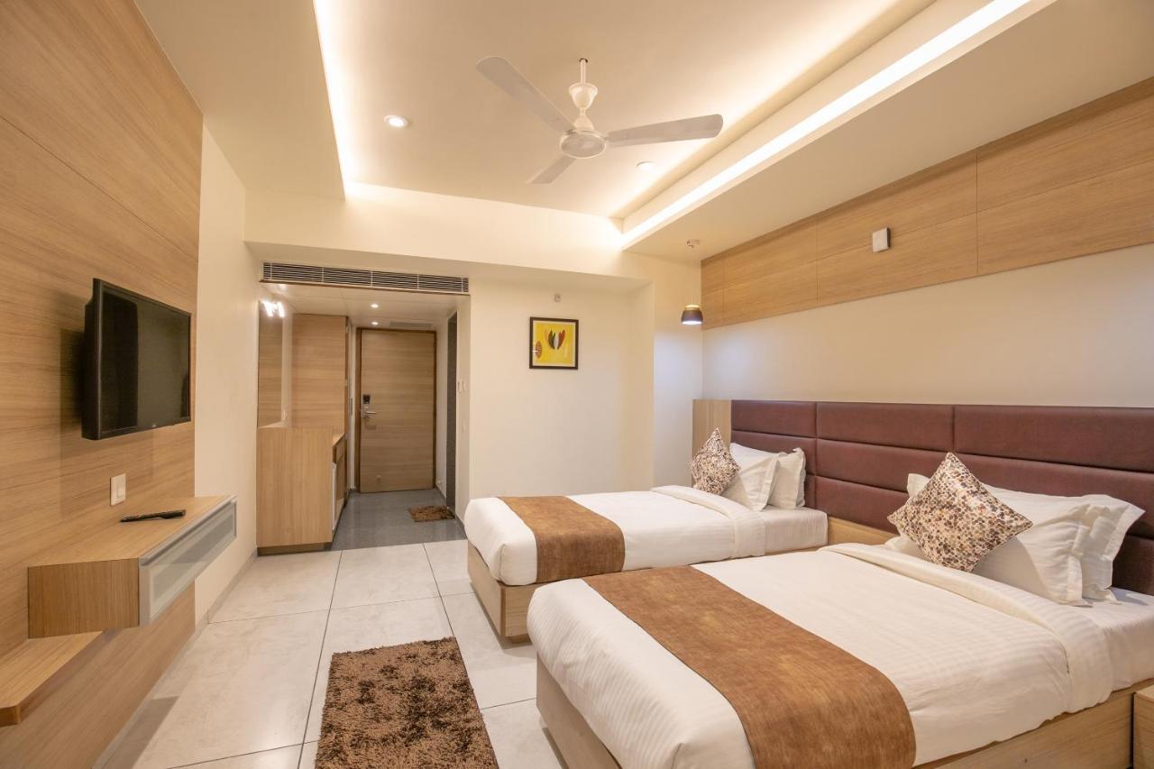 Hotel Silvera Grand Ahmedabad Exterior foto