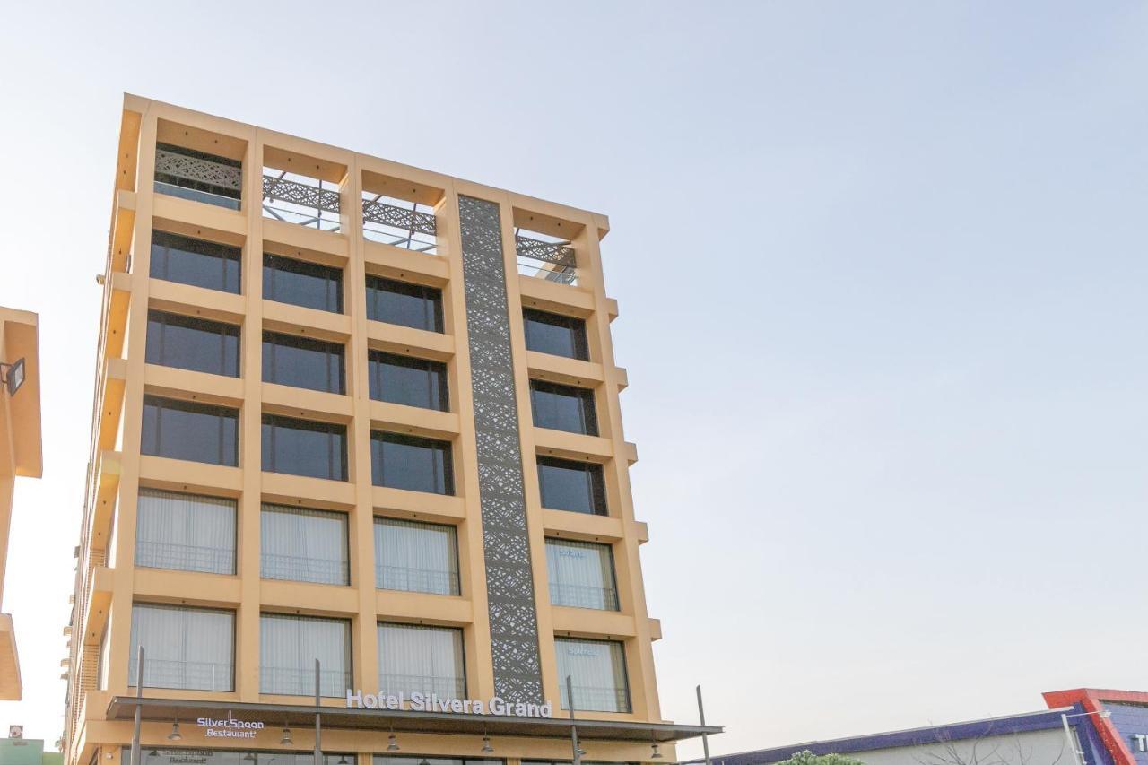Hotel Silvera Grand Ahmedabad Exterior foto