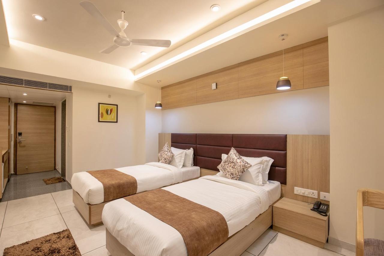 Hotel Silvera Grand Ahmedabad Exterior foto