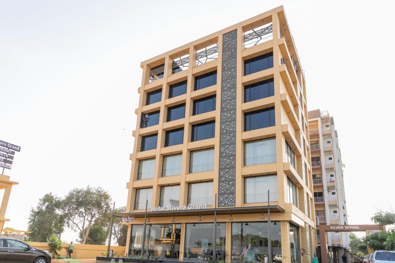 Hotel Silvera Grand Ahmedabad Exterior foto