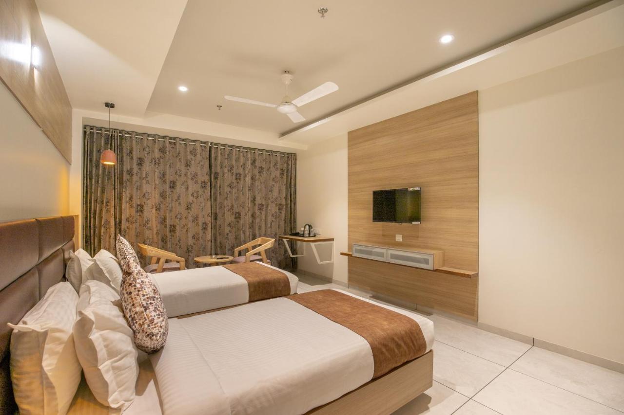 Hotel Silvera Grand Ahmedabad Exterior foto