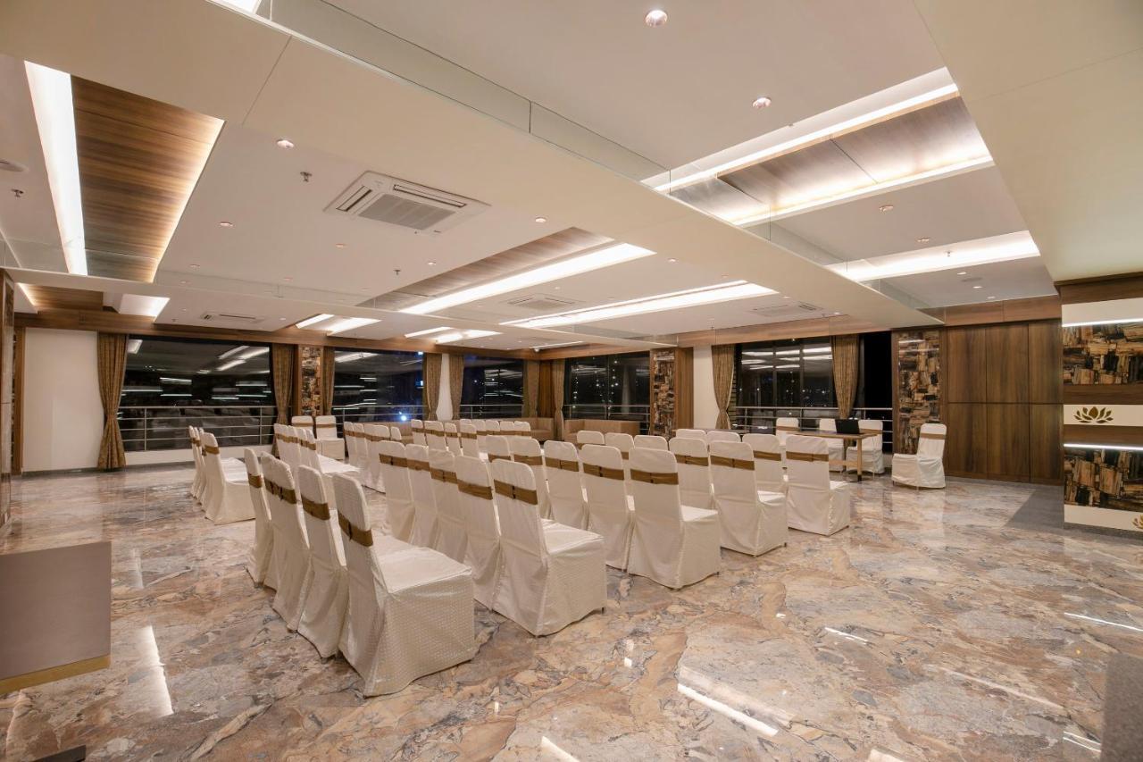 Hotel Silvera Grand Ahmedabad Exterior foto