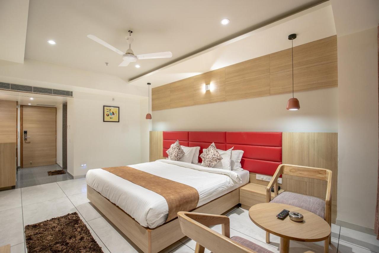 Hotel Silvera Grand Ahmedabad Exterior foto