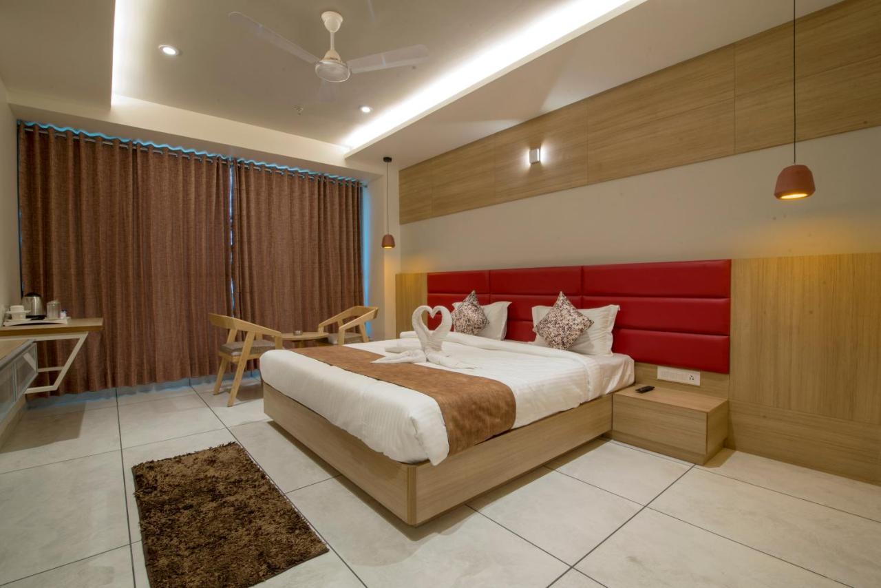 Hotel Silvera Grand Ahmedabad Exterior foto