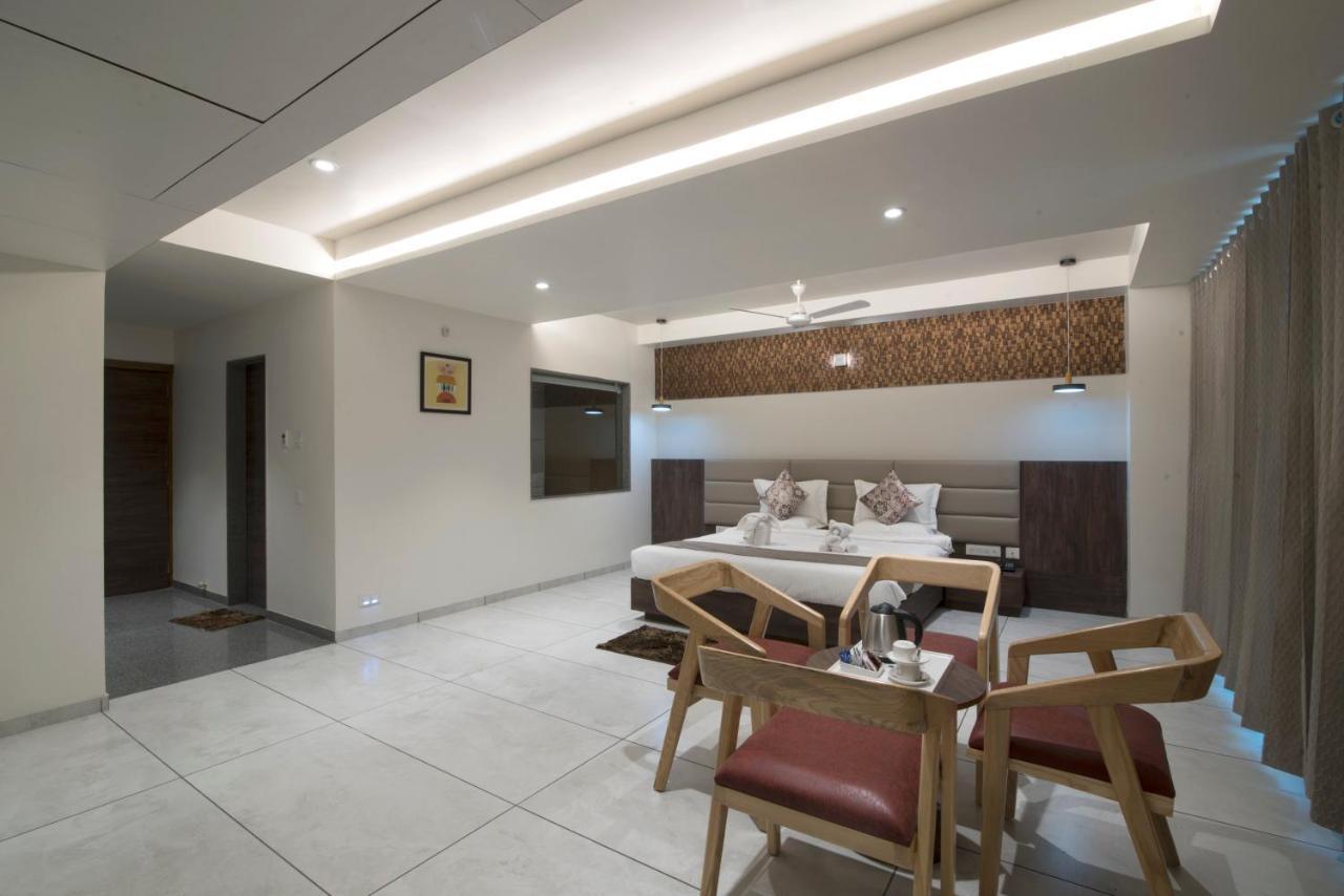 Hotel Silvera Grand Ahmedabad Exterior foto