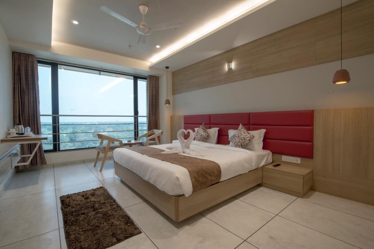 Hotel Silvera Grand Ahmedabad Exterior foto