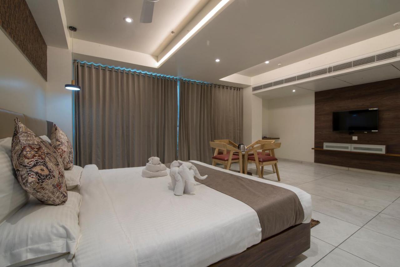 Hotel Silvera Grand Ahmedabad Exterior foto