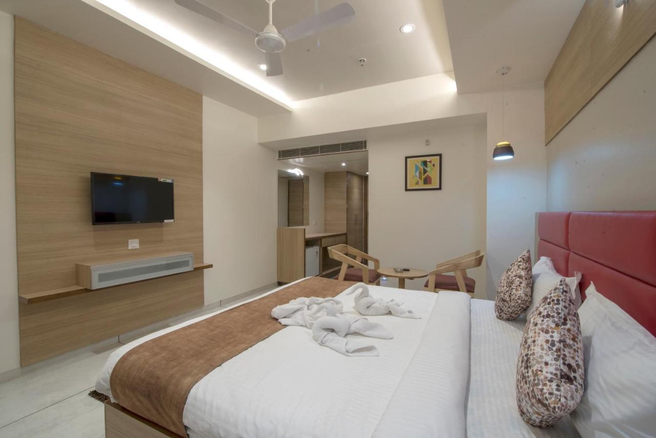 Hotel Silvera Grand Ahmedabad Exterior foto